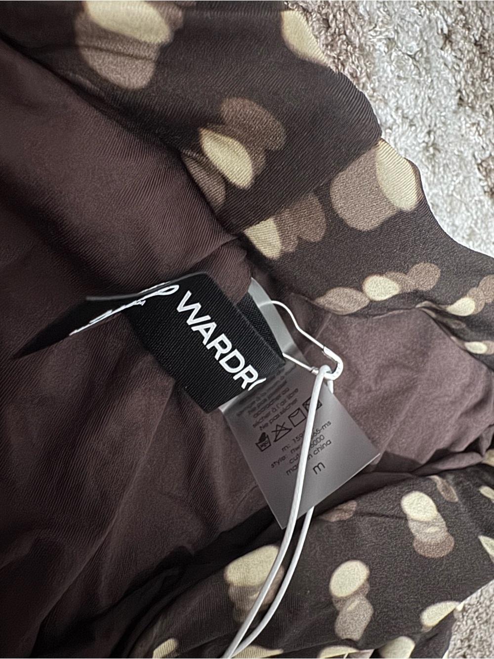 Naked wardrobe capri leggings - Picture 2 of 3